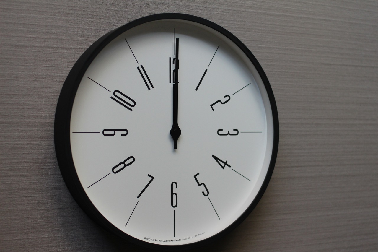 時計台の時計　電波ウォールクロック
