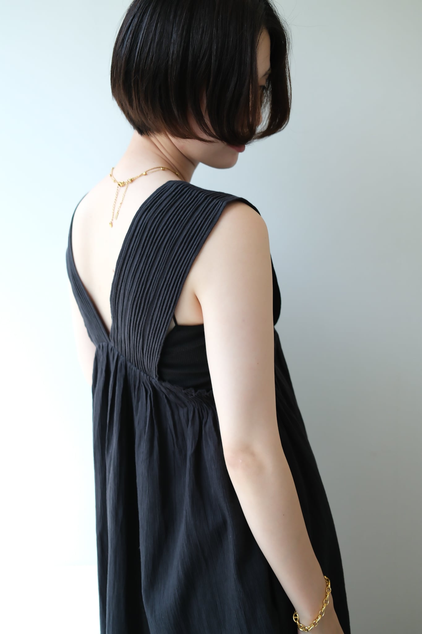 Hella cotton crepe gather top コットンクレープギャザートップス