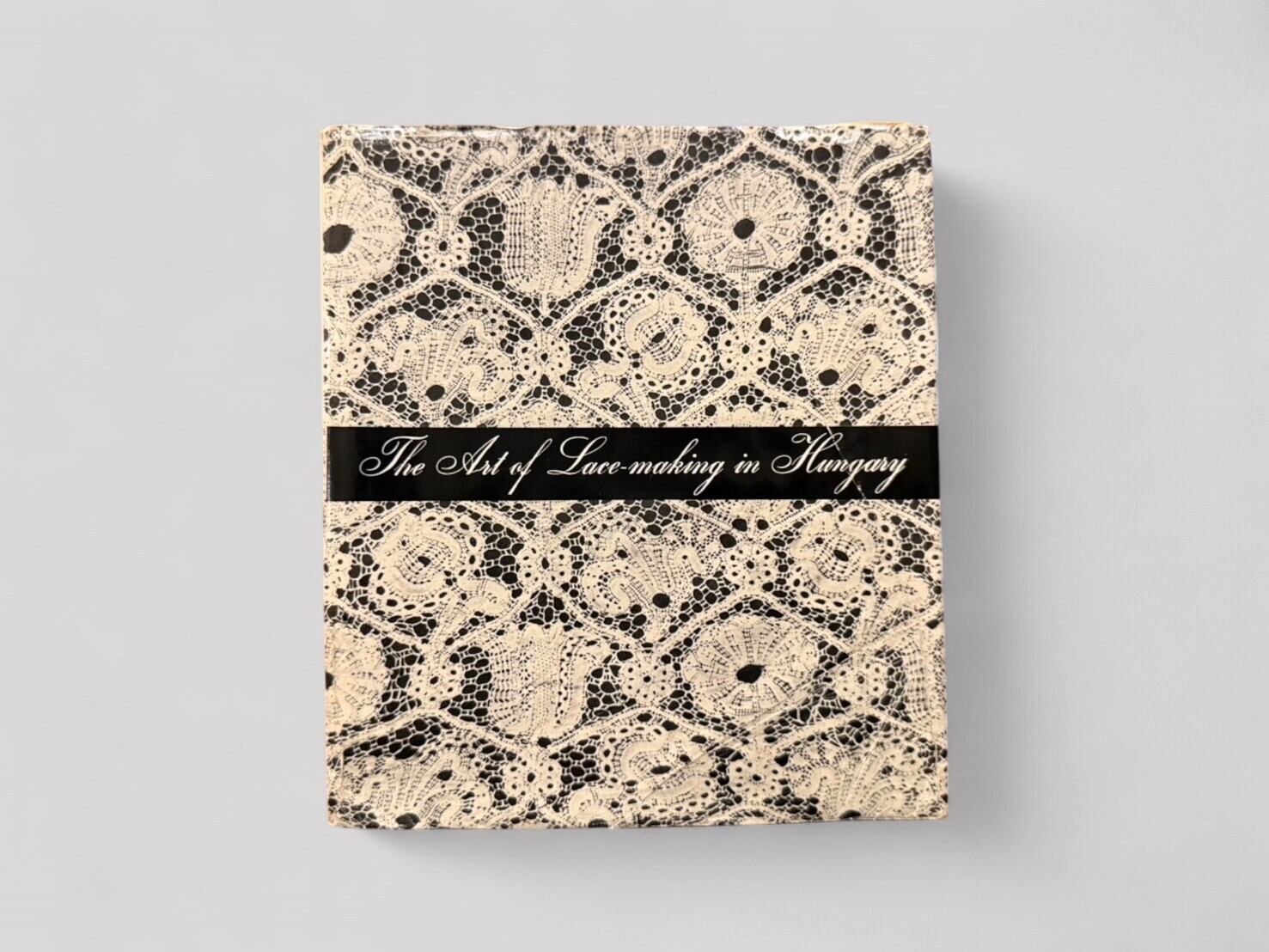 【ISYM/SF114】【FIRST EDITION】The Art of Lace-Making in Hungary(1962) /Mária Csernyánszky