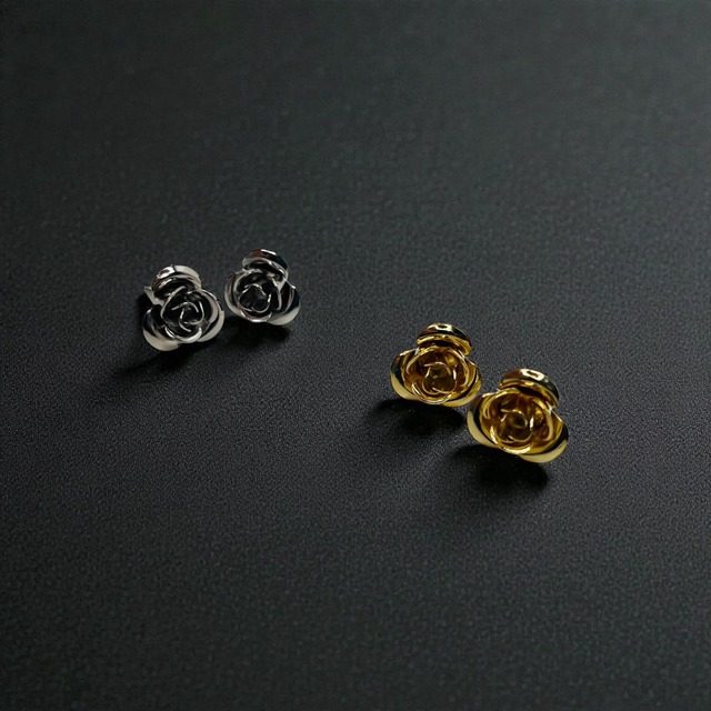 シンプルで上品なローズピアス｜大人可愛いフラワーピアス