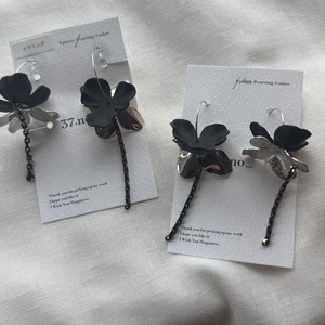 【37no accessory】ブラックフラワーピアス・イヤリング｜シルバー⁠