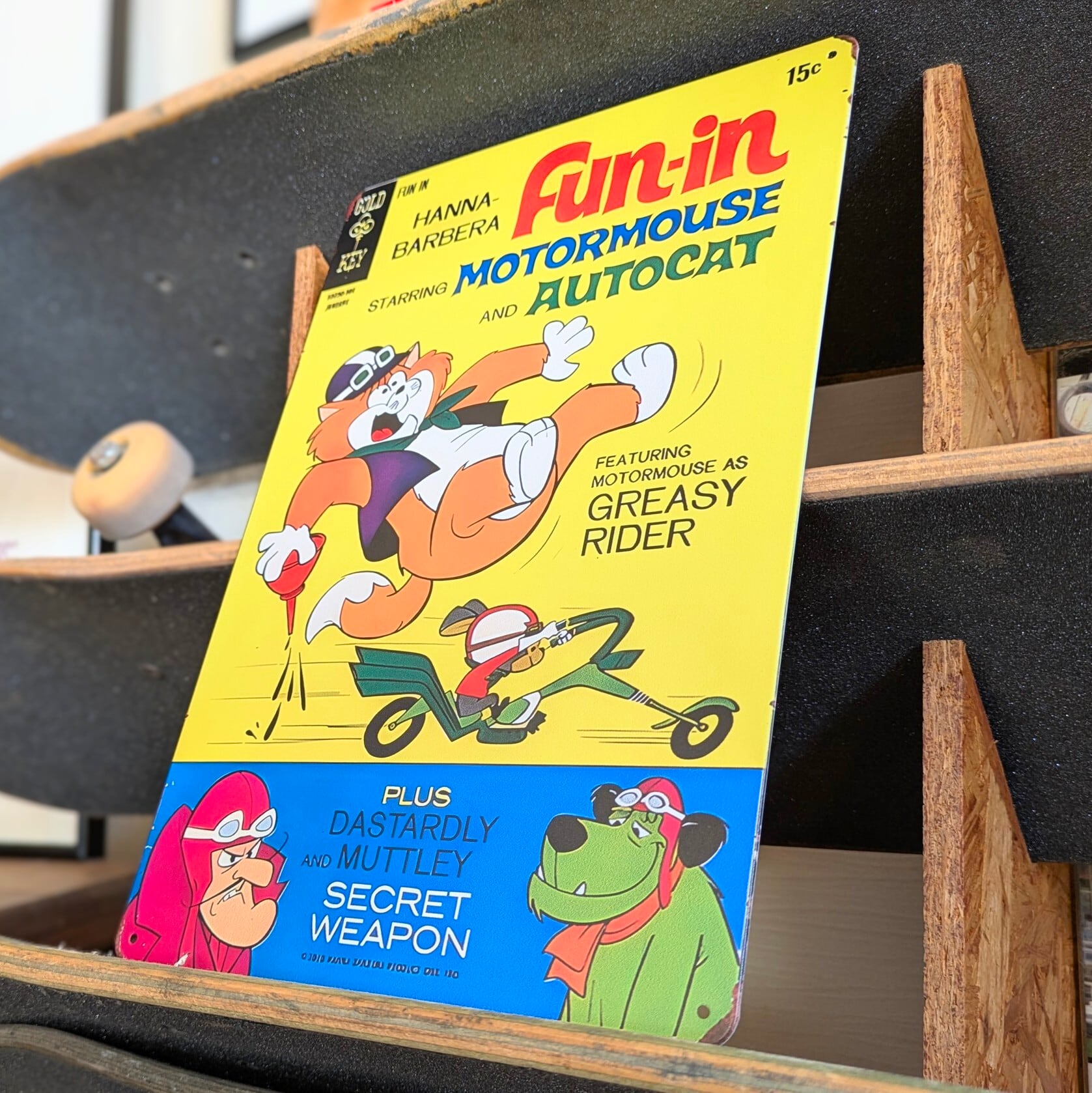 送料無料!ちょうどいいブリキ看板 ビンテージ加工【 Hanna-Barbera Productions / ハンナ・バーベラ 】Fun-in / Wacky Races( チキチキマシン猛レース ) / ケンケン / METAL SIGN / メタルサイン / ブリキ看板 / サインボード / ビンテージ加工 〚アメリカン雑貨 アメトイ〛