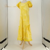 フラダンス 衣装 T&L MUUMUU FACTORY ムームーファクトリー ワンピース ドレス イエロー系 黄 モンステラ柄 植物柄 フリル ハワイアンプリント ハワイアン アロハ フラ ダンス レッスン 練習 ハワイアンダンス フレアスカート 華やか 鮮やか かわいい おしゃれ 上品