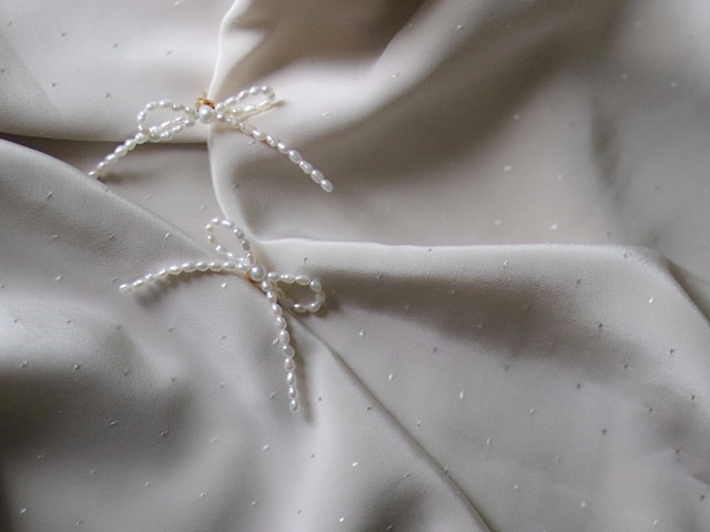 pearl × ribbon accessory