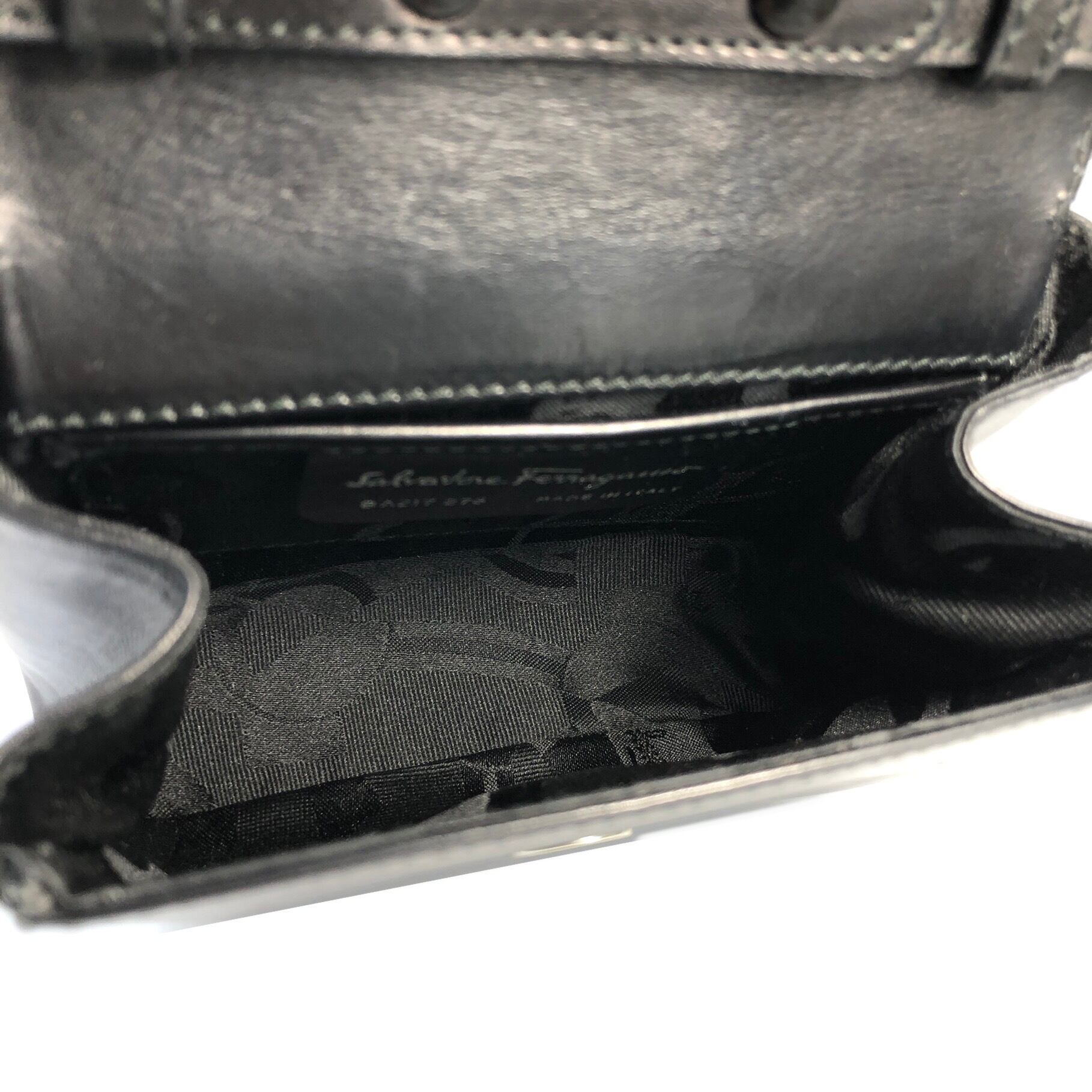Salvatore Ferragamo サルヴァトーレ フェラガモ ヴァラ レザー