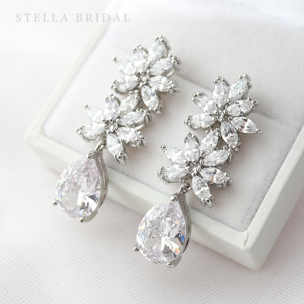 【受注生産品】キュービックジルコニア ブライダルピアス＆イヤリング ミルドレッド ドロップビジュー | STELLA BRIDAL -  オシャレ花嫁さま御用達ウェディングアクセサリーショップ ＜ステラブライダル＞