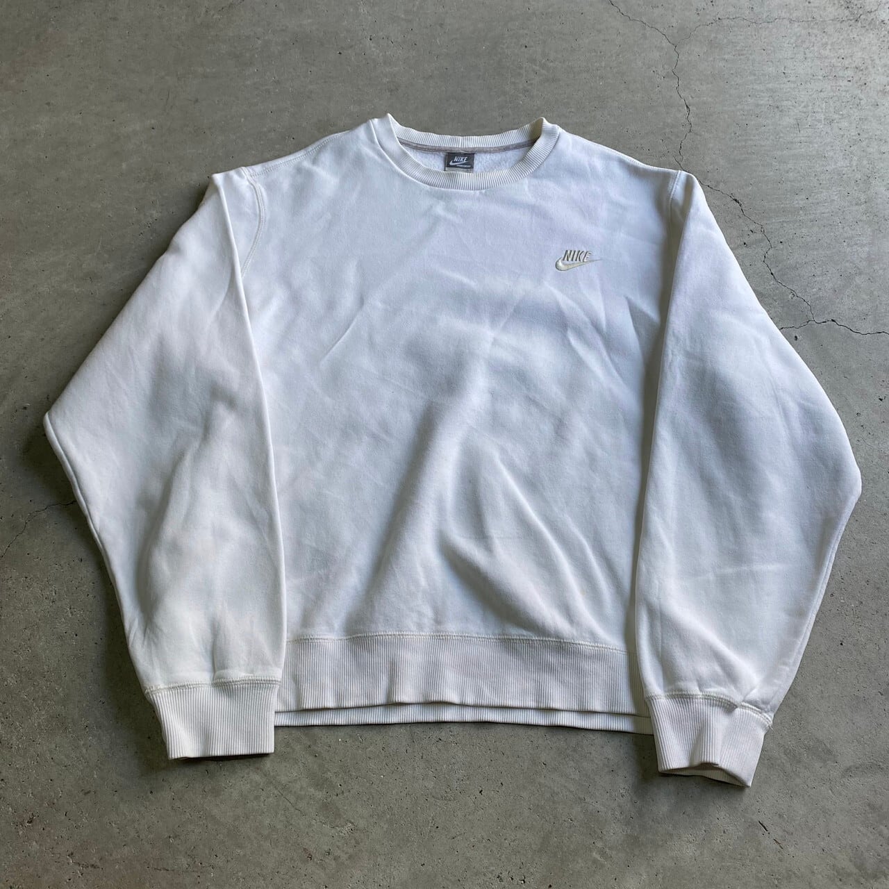 Nike ナイキ スモール スウォッシュ ワンポイントロゴ刺繍 スウェット トレーナー メンズl 古着 ホワイト 白 スウェット Swe30 Cave 古着屋 公式 古着通販サイト