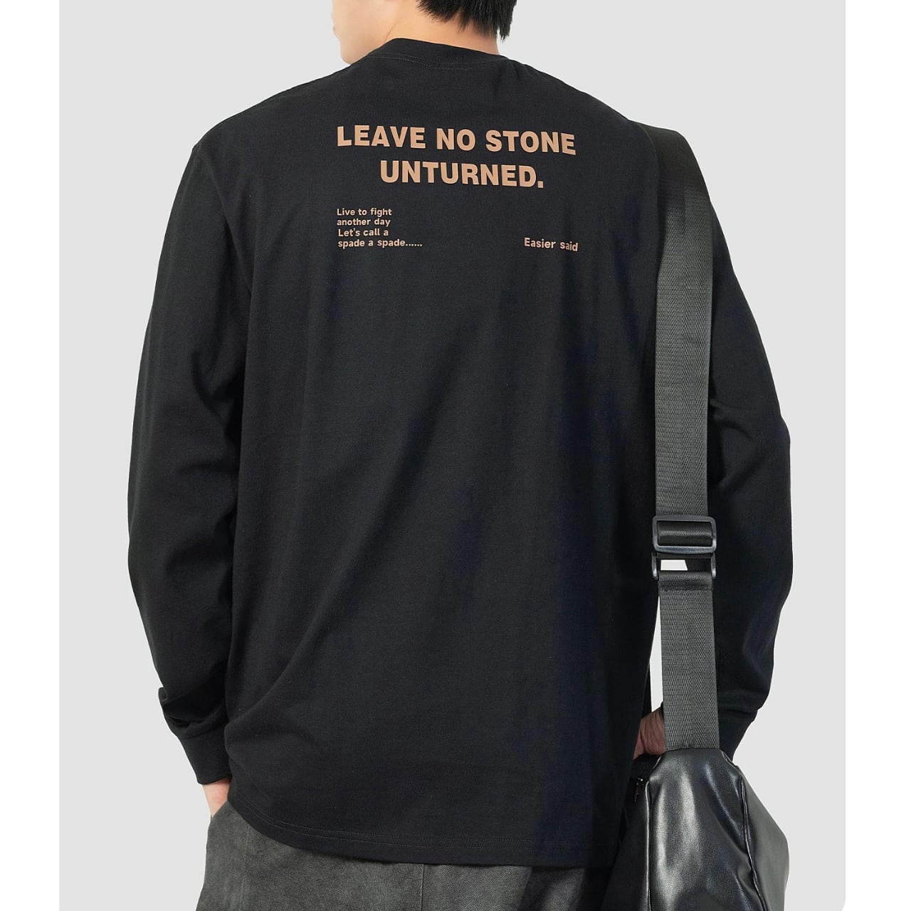 プリント入り レギュラーフィット クルーネックシャツ 00214