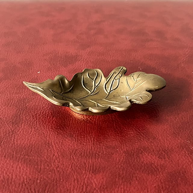 真鍮製 葉の形をしたピントレイ