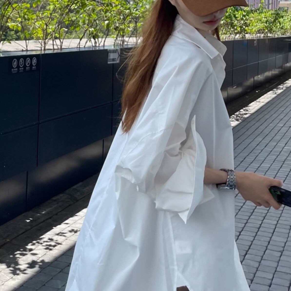 トップス シャツ 白シャツ 長袖 襟付き 前開き ボタン サイドスリット