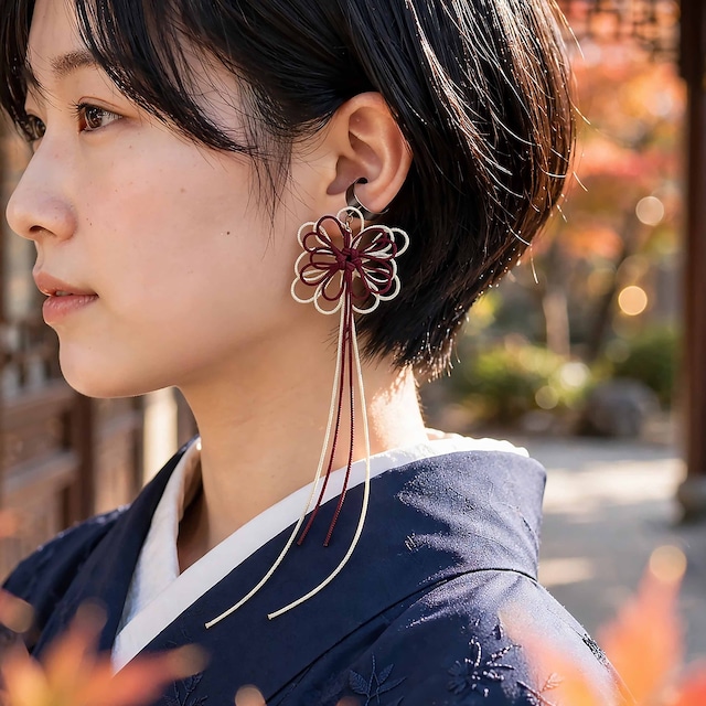 飾り結びかたっぽイヤーカフ「あまとけて」（臙脂×アイボリー）【軽量和風】浴衣・着物・日常使いに。