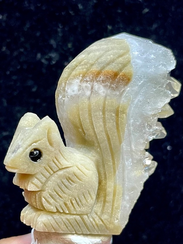 4) 天然石・母岩彫刻「リス」水晶クラスター