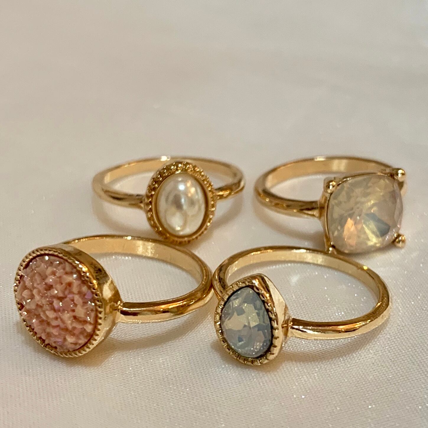 ゴールド4連リング(ピンク系)