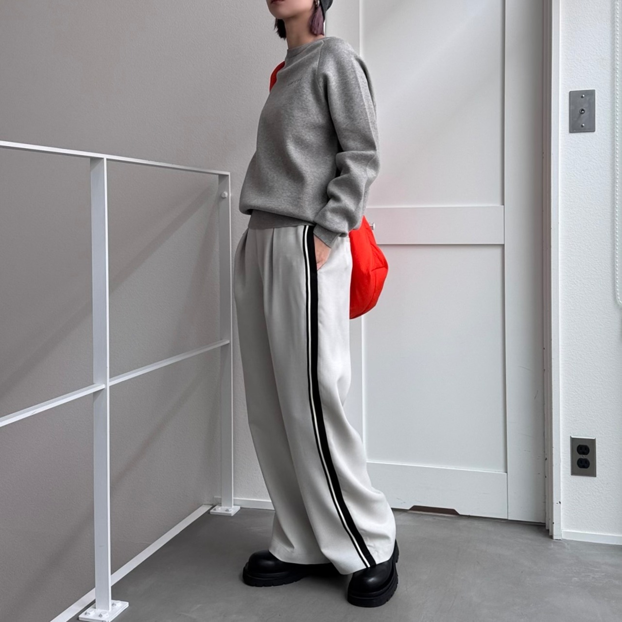 刺繍ロゴスウェットライクKnit/グレー