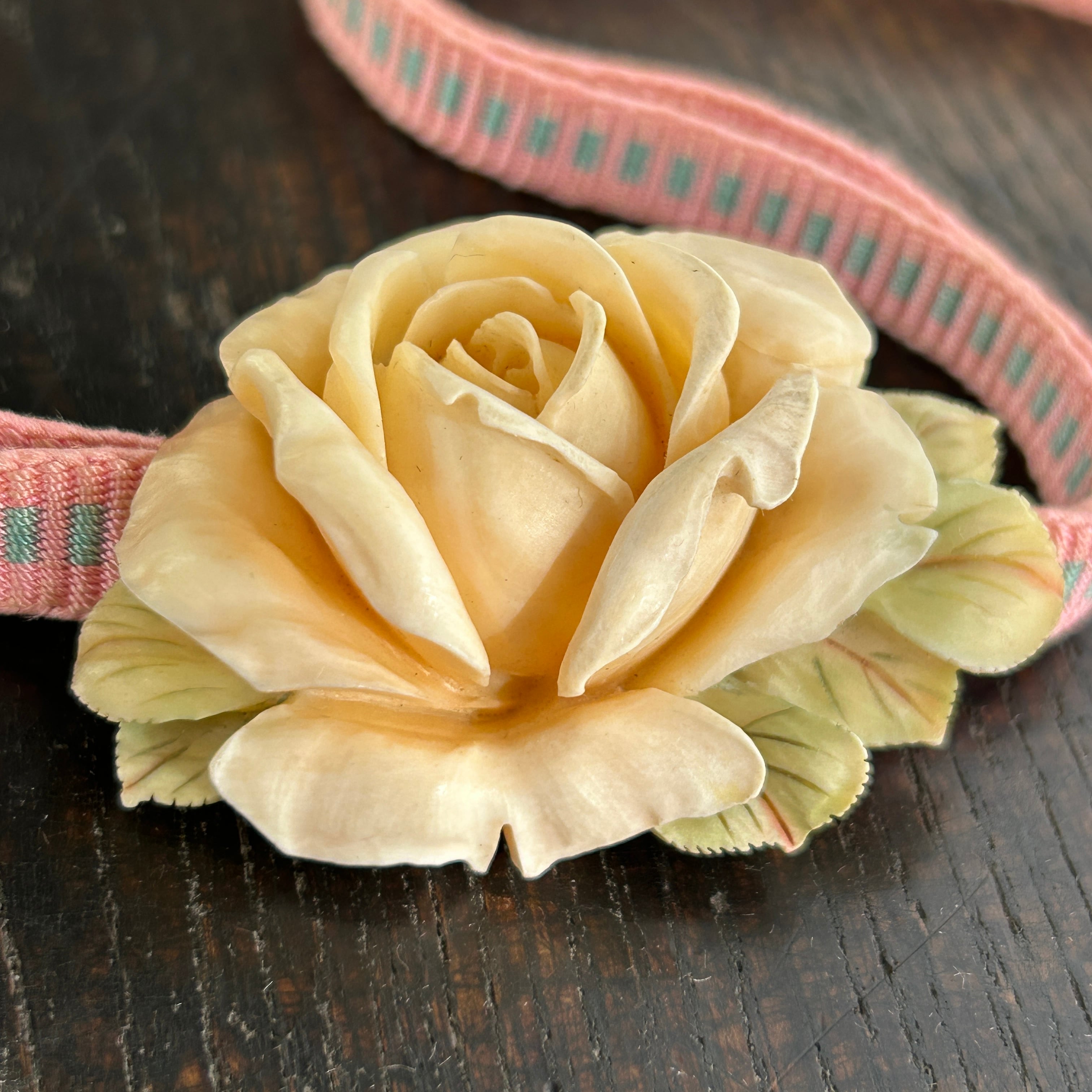 アンティーク 鯨歯に染め 繊細な薔薇の帯留め | bonbidou22