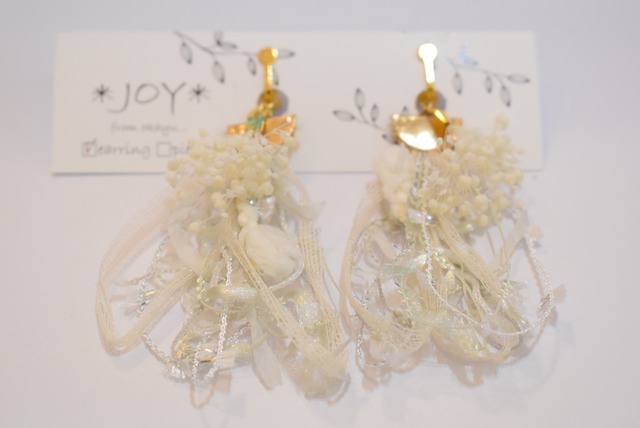 【ピアス変更可能】JOY　レース糸とかすみそう　イヤリング