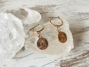 Gold coin circle earring