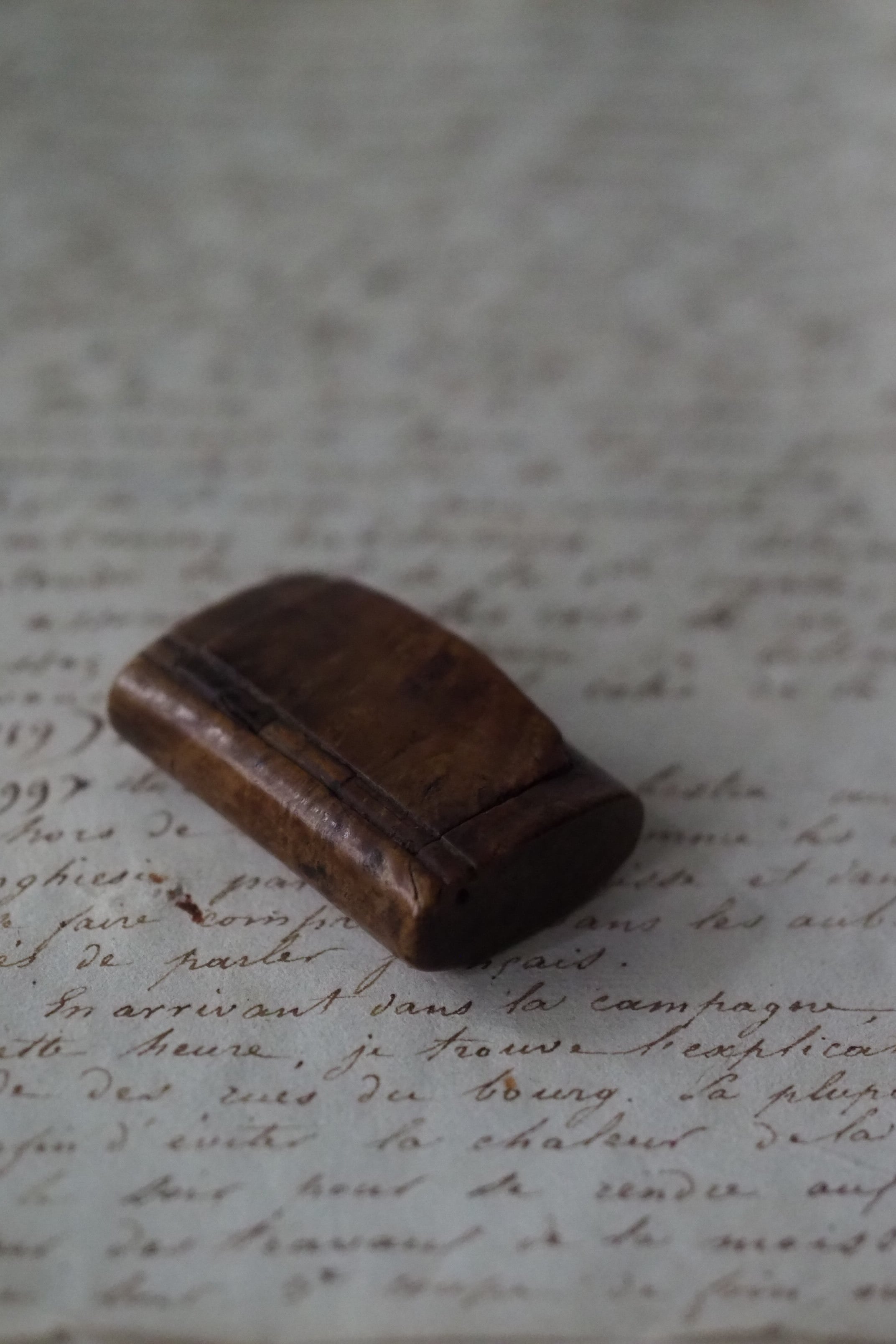 杢目美しい嗅ぎタバコケース-antique walnut snuff case