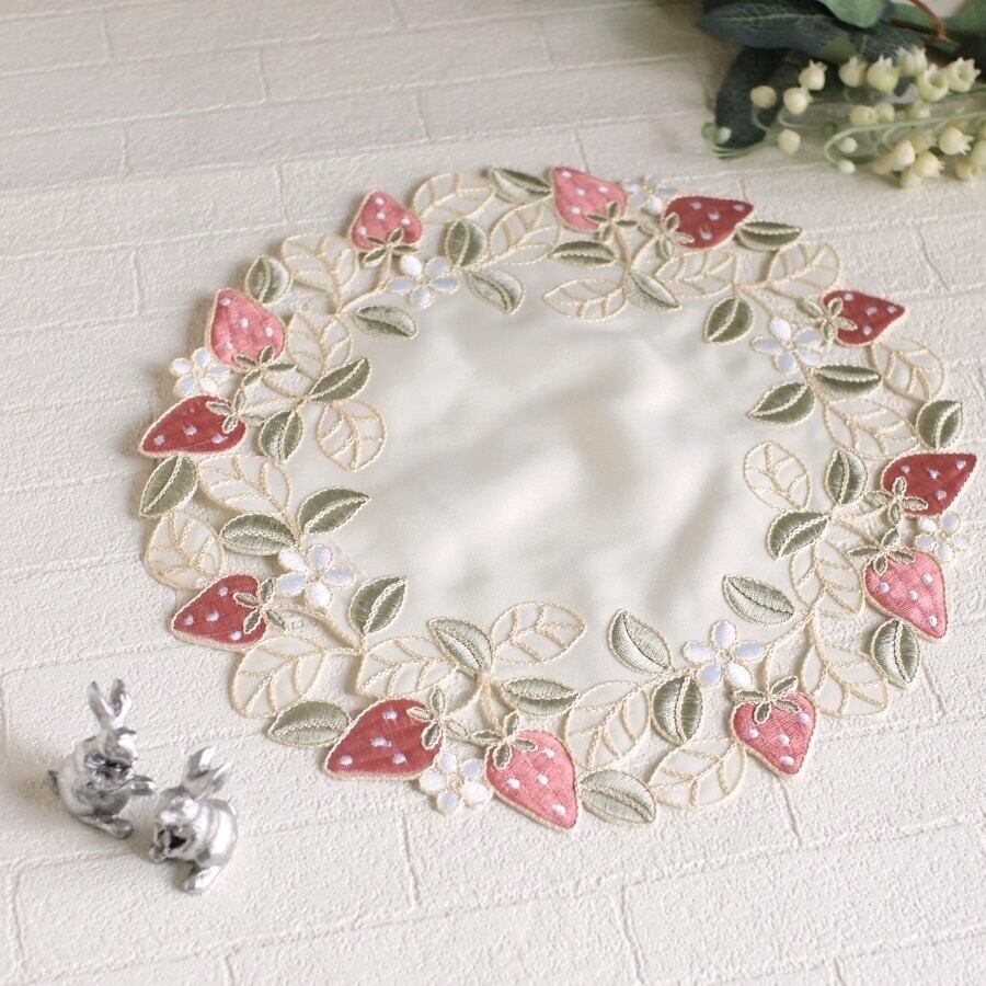 アンティークレース風 高級コード刺繍ドイリー いちご ストロベリー