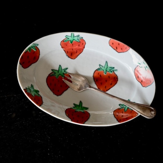 村田菜穂美作　楕円リムプレート(細) 「いちご」1枚 ［2104130001376］