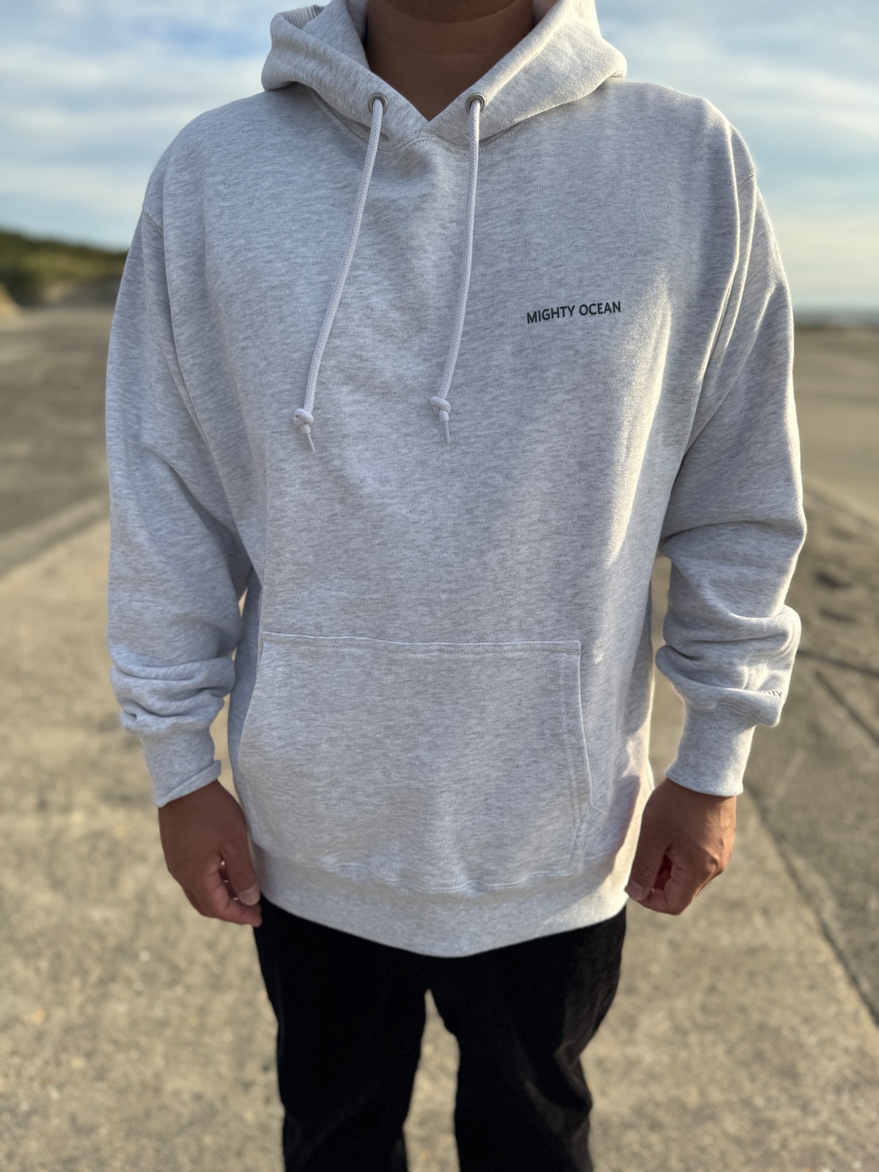 MIGHTY LOGO HEAVY HOODIE