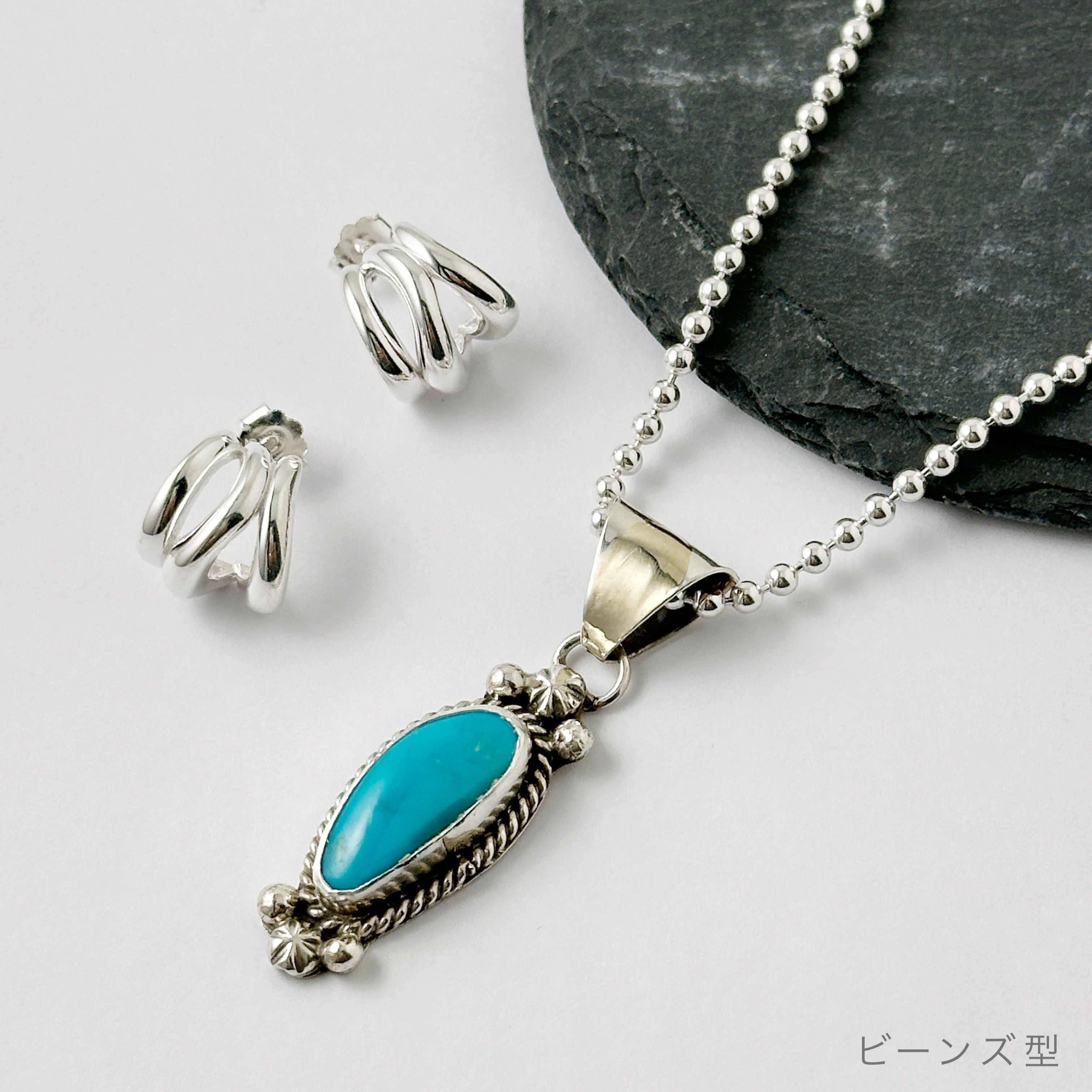 Indian Jewelry 》ROBERT MARTINEZ キングマン ターコイズ ペンダント