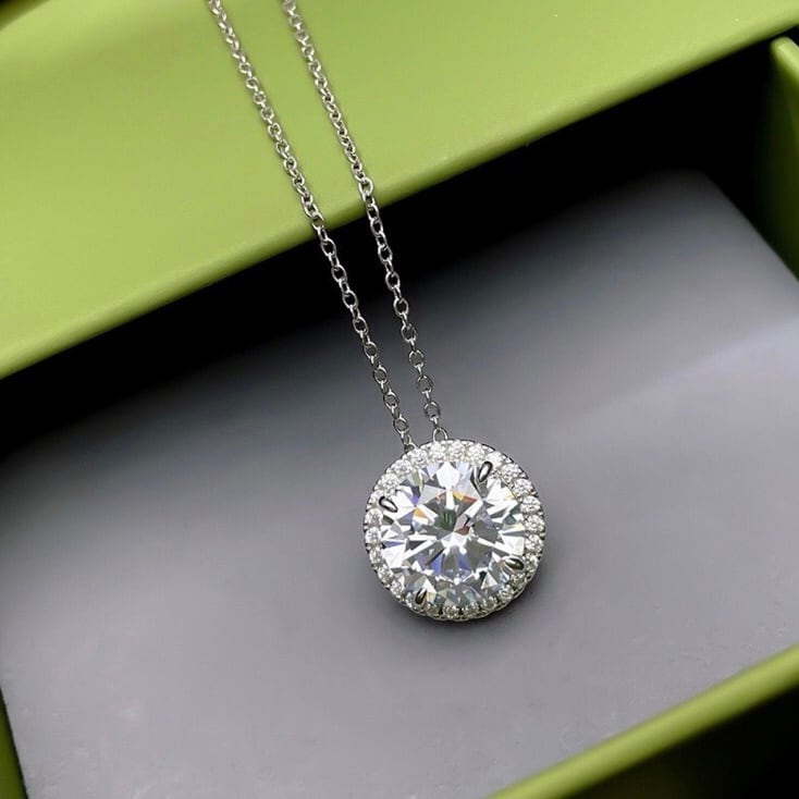 スーパーフラッシュ 8カラット ラウンド 高炭素ダイヤモンド キラキラ