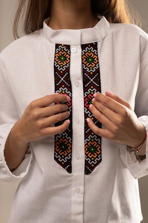 ウクライナ刺繍ヴィシヴァンカ　手刺繍　麻　レディース・フリーサイズ