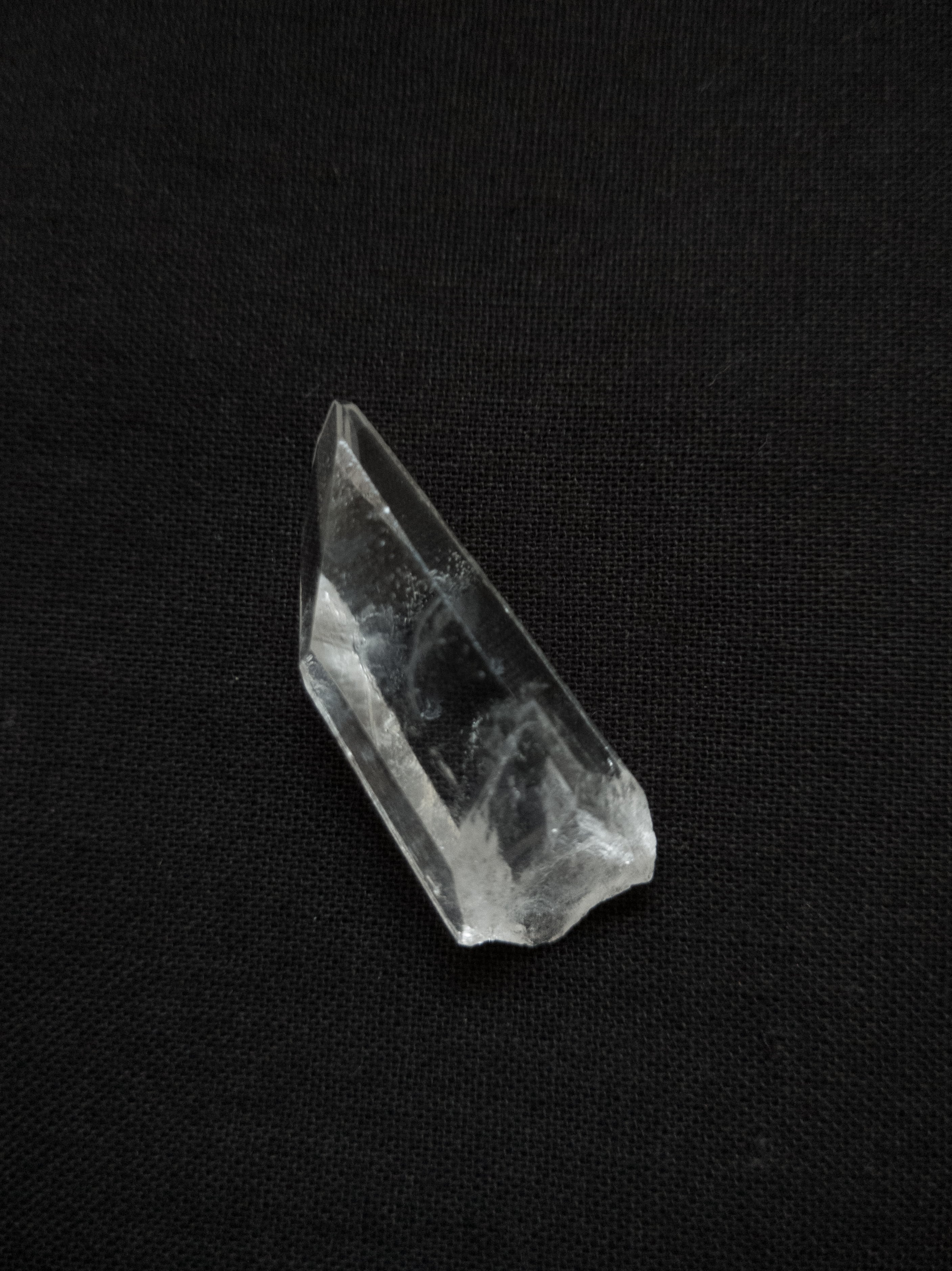 勾玉】糸魚川翡翠 AAA (深緑) 約12.5mm No．2 証明書付き ②