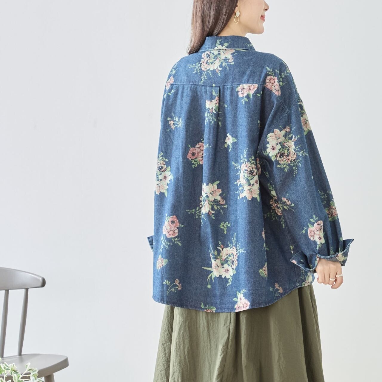 新作][TRUBE]フラワープリントデニムシャツ 長袖シャツ 花柄