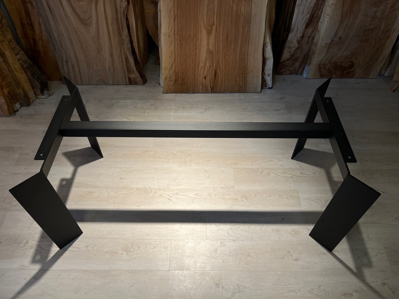 ハの字鉄脚 《千年家具オリジナル》 | 千年家具 - 一枚板 テーブル専門店