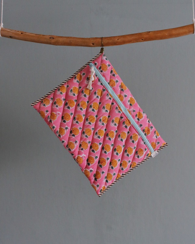 Block quilt Laptop Sleeve.<Vibrant feeling>