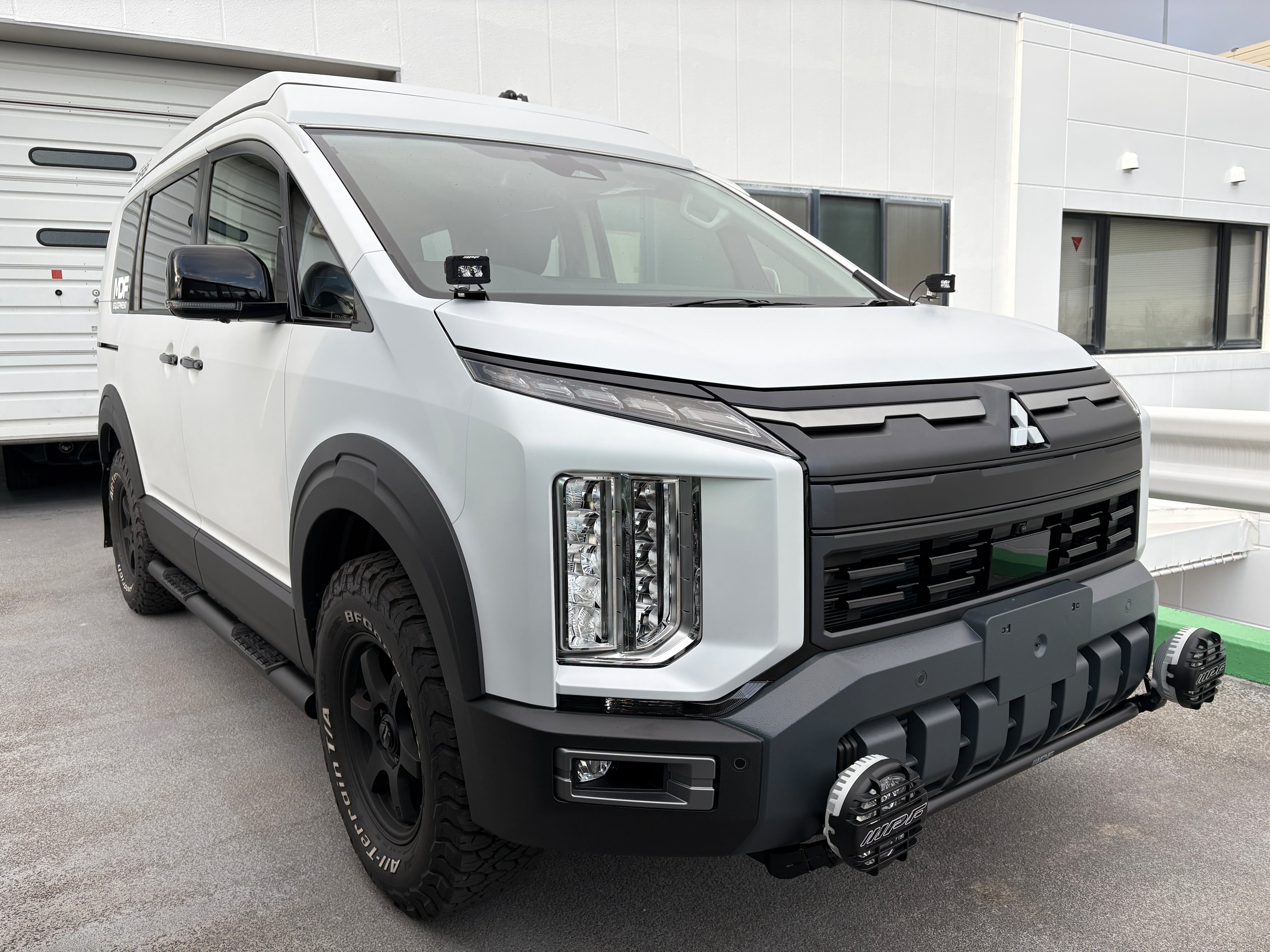 デリカD:5 中後期型専用 ドリンクホルダー 運転席用（フロストホワイト