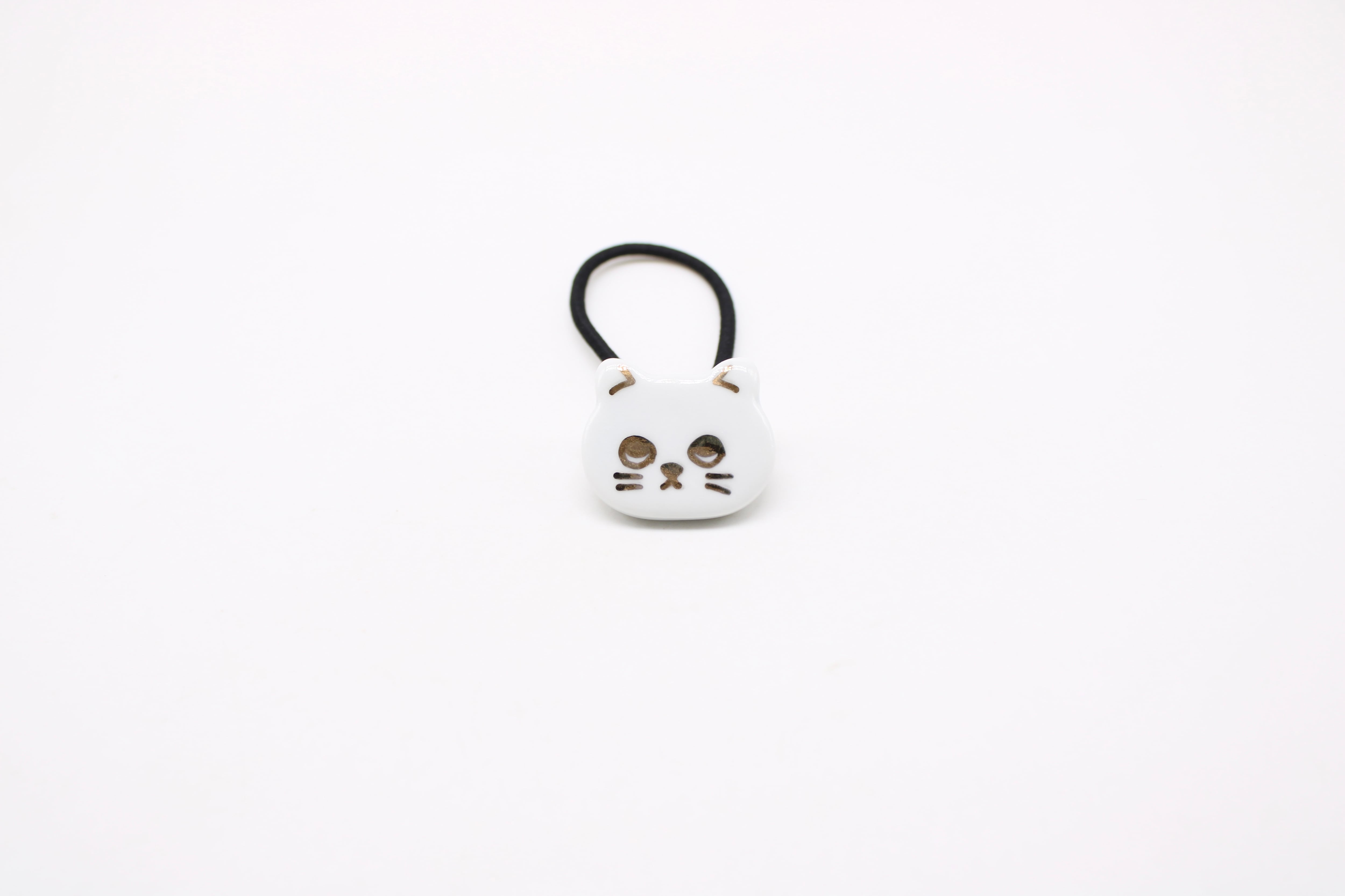 有田焼ブローチ ねこ 5 | 有田焼アクセサリー・陶器アクセサリー