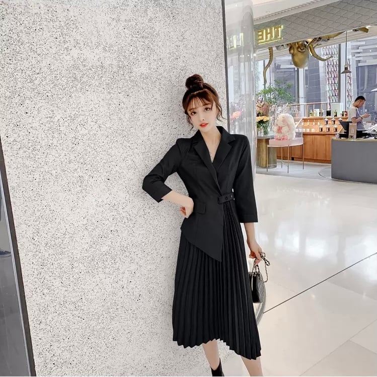 ワンピース プリーツスカート シャツワンピース フレアワンピース 膝丈 ひざ丈 袖あり 長袖 襟付き フレア セミフレア 細身 Aライン アシンメトリー 切り替えデザイン ベルト かわいい 大人可愛い きれいめ シンプル カジュアル 大人 上品 おしゃれ かっこいい 大人女子 ワンピース プリーツスカート シャツワンピース フレアワンピース 膝丈