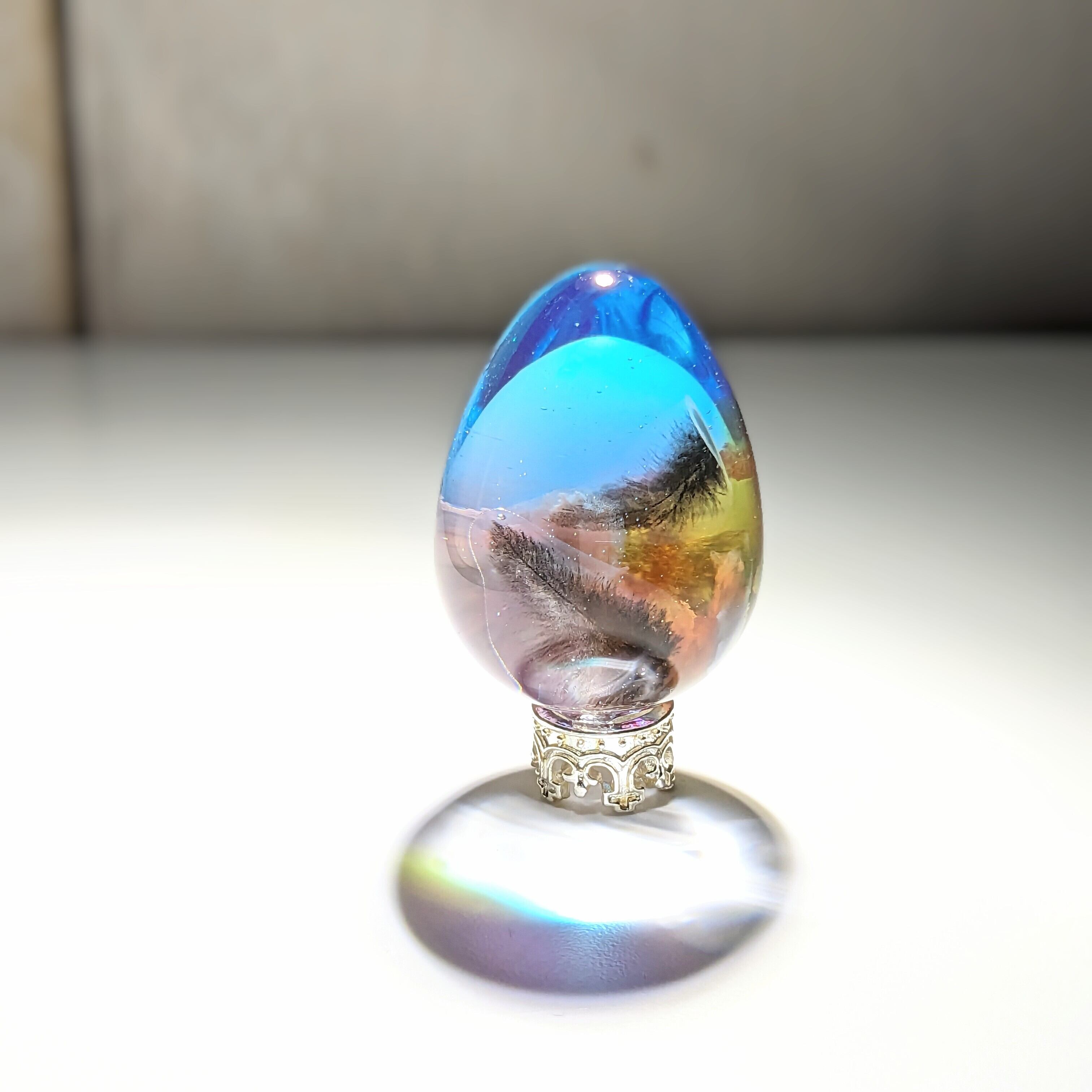 リアルな羽毛で作られたキジの立体オブジェ、緑と青の美しいグラデーションが特徴。 il_1080xN.6940342872_sbl8.jpg