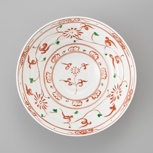 安南赤絵菊唐草B 平碗（小）