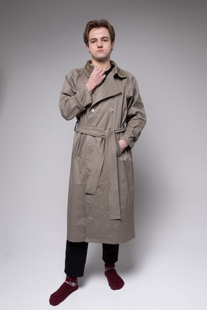 ウクライナ刺繍スプリング・トレンチコート　手刺繍　ユニセックス・フリーサイズ