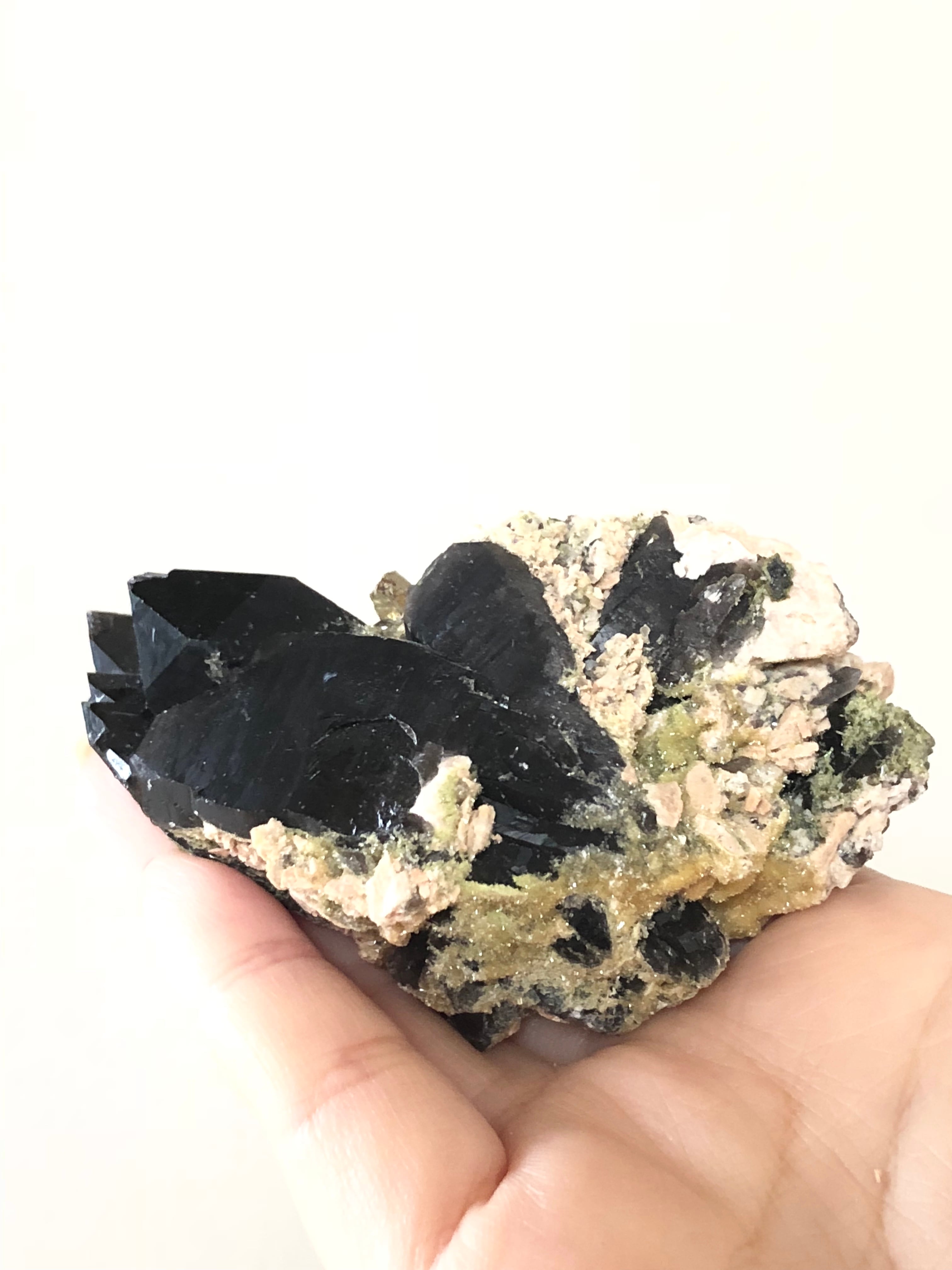 最強の魔除けの石✴︎モリオン(黒水晶)クラスター