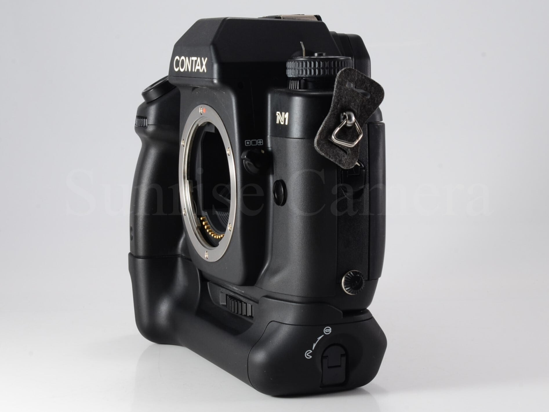 CONTAX N1 ボディ レンズ２本＋バッテリーホルダー（縦位置グリップ） CONTAX N1 ボディ バッテリーホルダー P-9付 コンタックス (60800