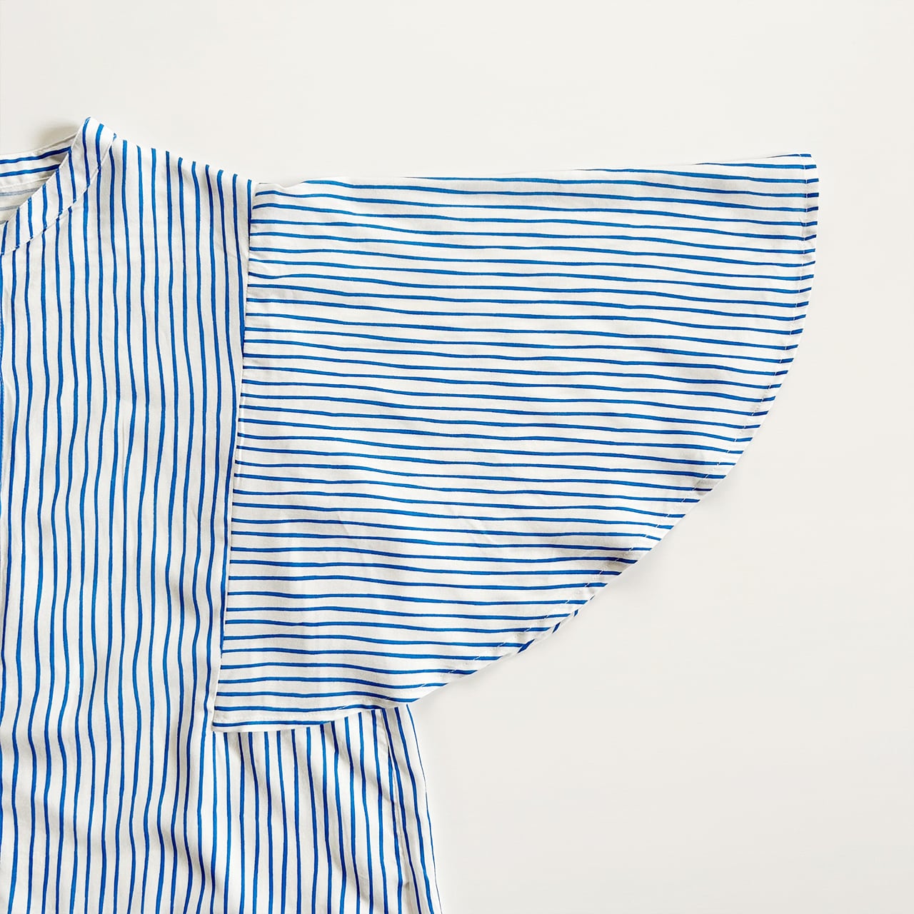 Rayon flare sleeve blouse (stripe)