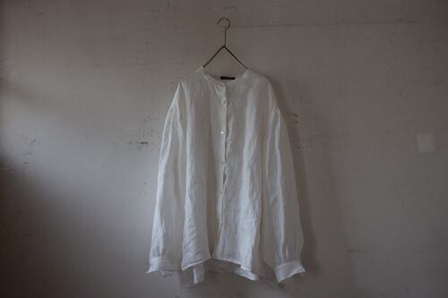 予約販売】 SALUÉ バンドカラーギャザーシャツ ライトウェイトリネン  