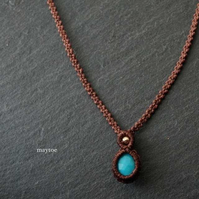 アリゾナ産スリーピングビューティーターコイズのシンプルマクラメネックレス（トルコ石）金属フリー