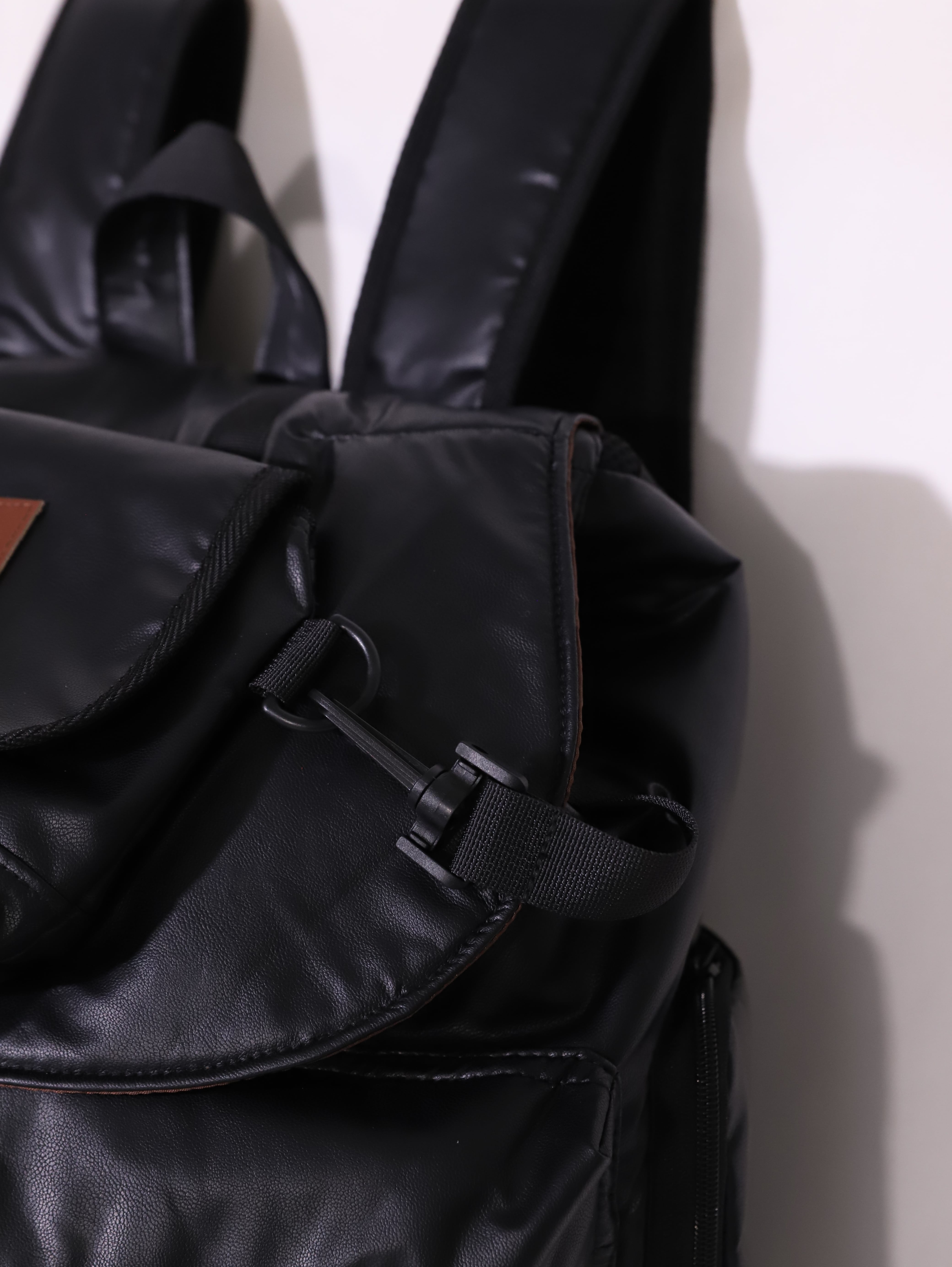 Leather Traveler's Backpack | AMBERGLEAM