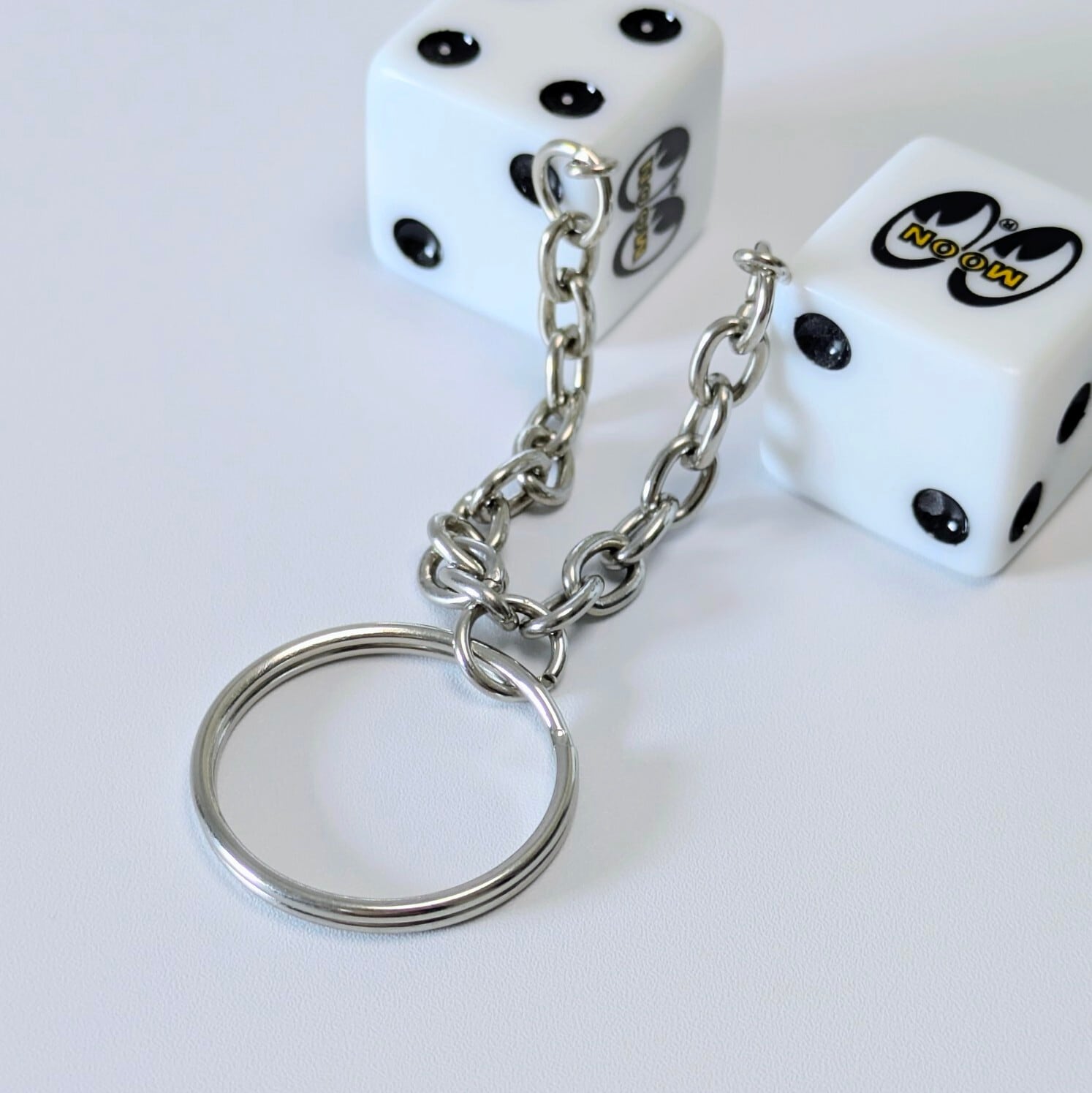 【 MOON / MOONEYES / ムーン アイズ 】 MOON Twin Dice Keyring ムーン ツイン ダイスキーリング / ホットロッド〚アメリカン雑貨 アメトイ〛