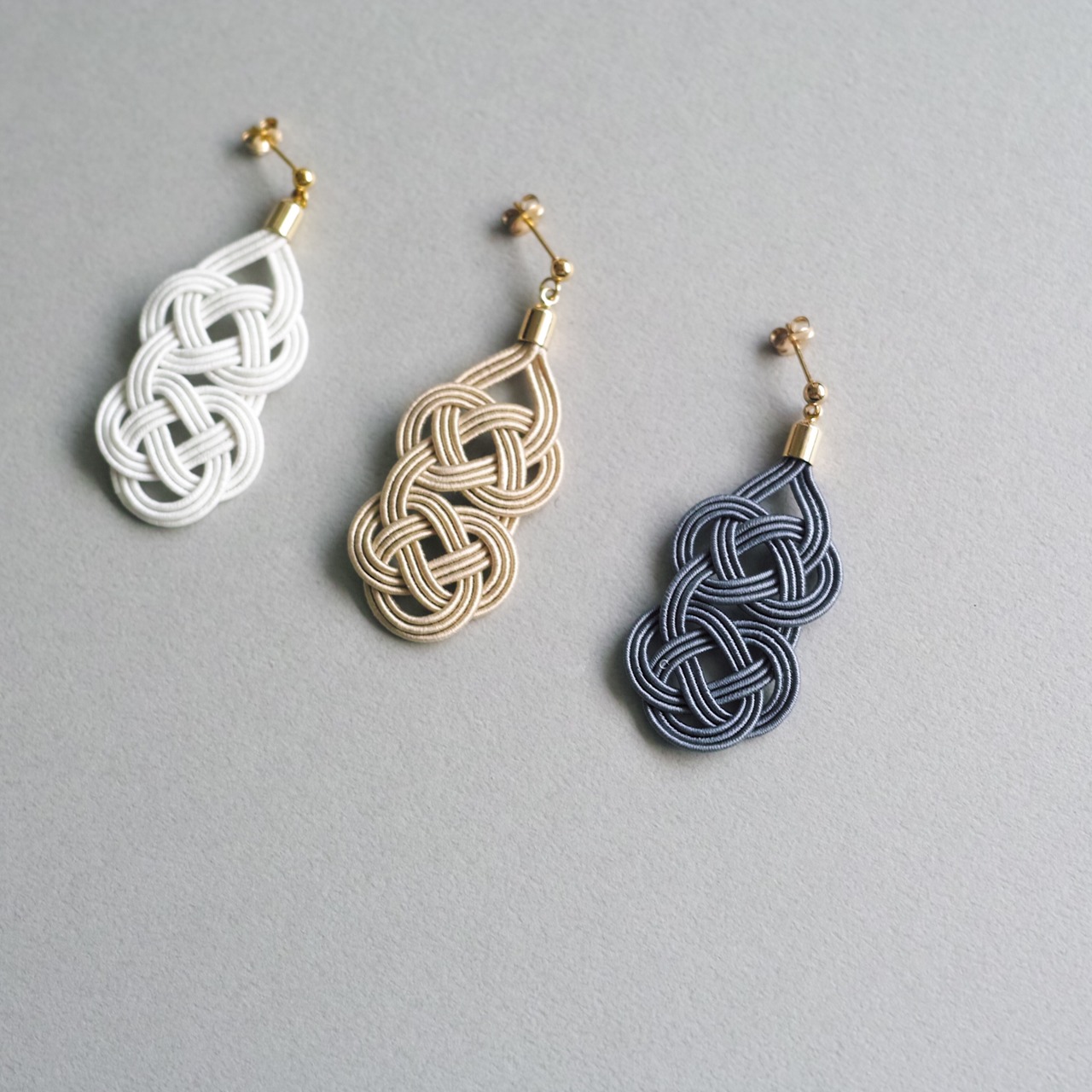連続あわじ結び(利休鼠) 14kgfピアス/brass イヤリングの画像04