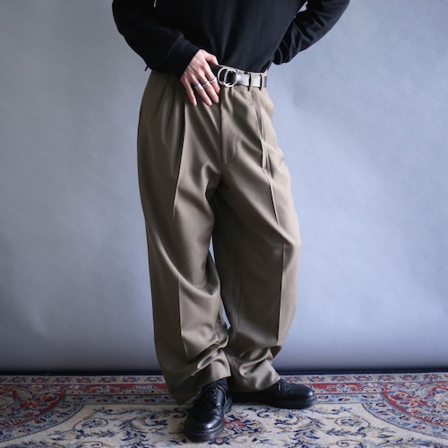 3-tuck tapered silhouette brown-beige wide slacks