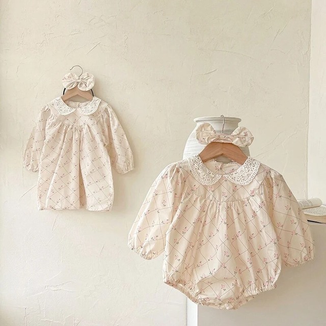 【取寄】丸襟刺繍がほんわかガーリーな花柄ロンパース