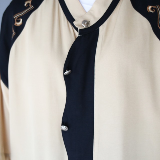 "刺繍" uneune fry-front minimal design bi-color over silhouette h/s shirt
