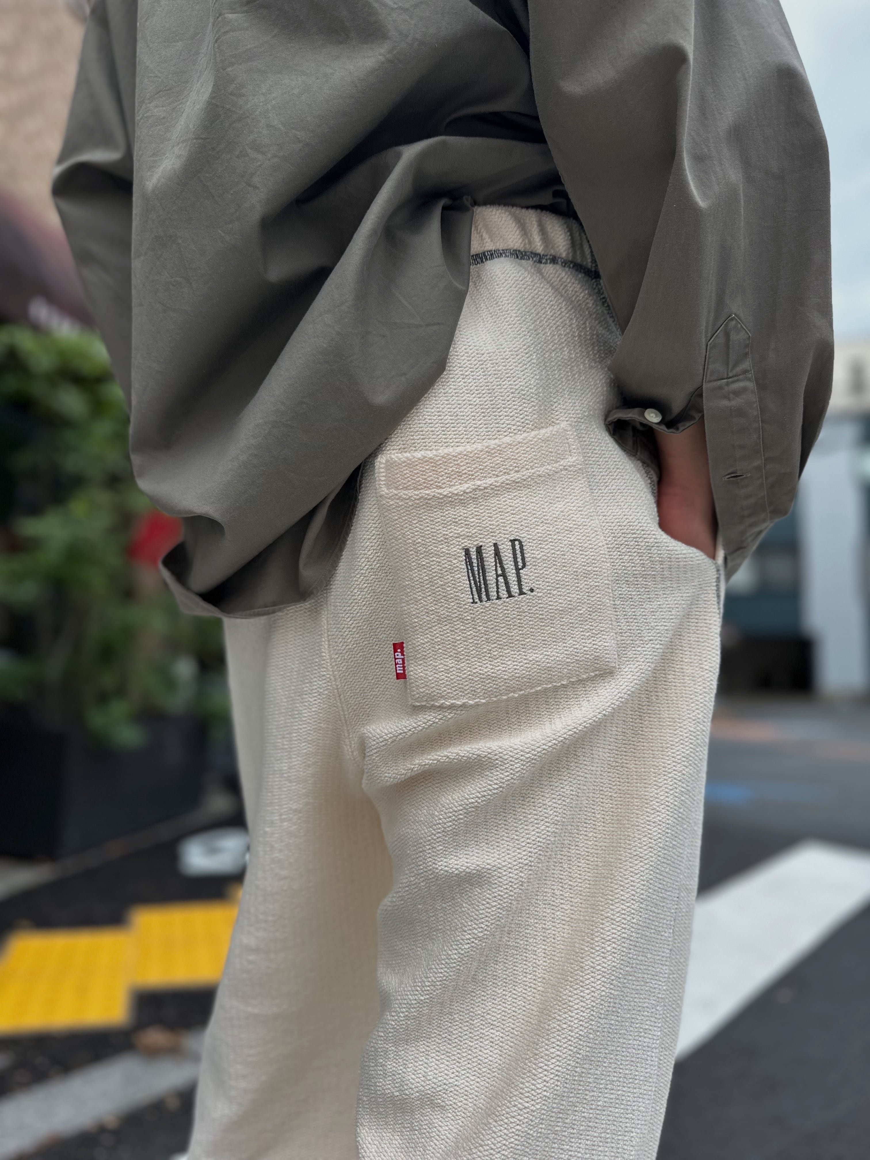 【map.】STITCH DRAW PANTS map.】STITCH DRAW PANTS / IVORY | OVERLAP CLOTHING